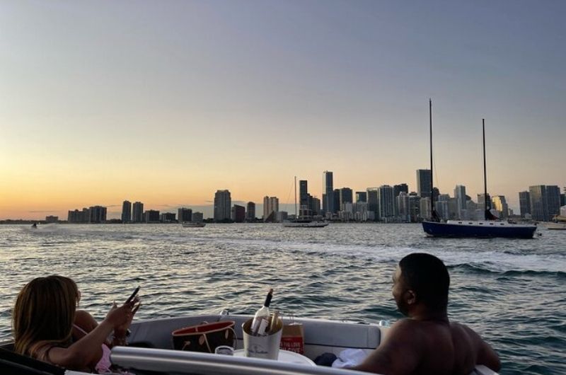 Private Romantic Sunset Boat Cruise in Miami